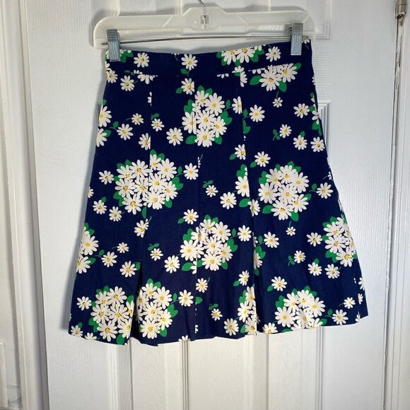 Handmade hand, sewn, women’s navy blue daisy, print, pleated mini skirt - Picture 1 of 6